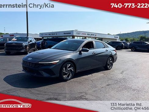 Used 2024 Hyundai Elantra SEL w/ Convenience Package FWD image 3