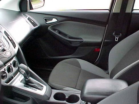 Used 2013 Ford Focus SE FWD image 16