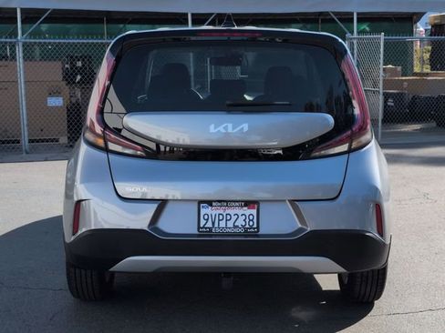 Certified 2025 Kia Soul LX w/ LX Technology Package FWD image 4