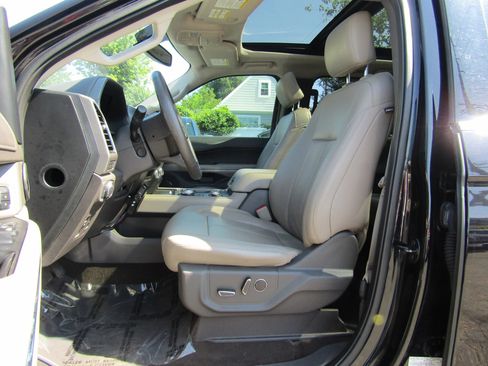Used 2019 Ford Expedition Max XLT w/ Equipment Group 202A AWD/4WD image 10