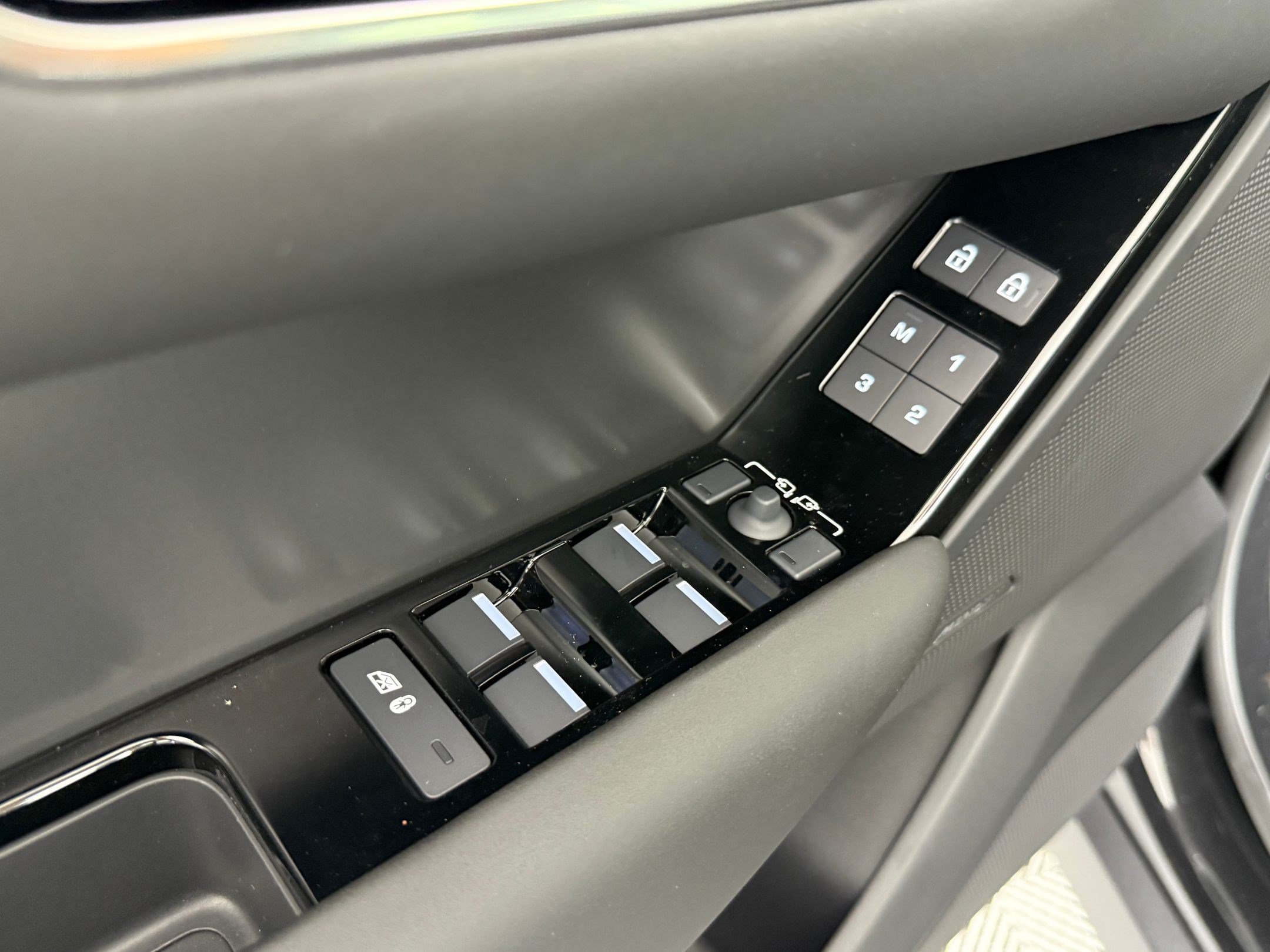 New 2026 Land Rover Range Rover Velar S AWD/4WD image 15