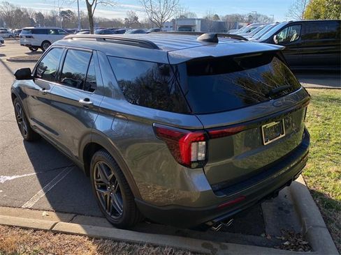 Used 2025 Ford Explorer ST image 32