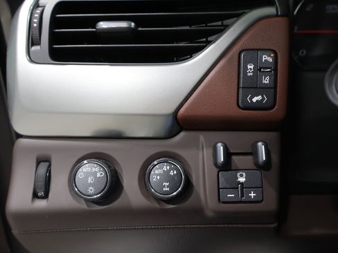 Used 2015 Chevrolet Tahoe LTZ AWD/4WD image 32