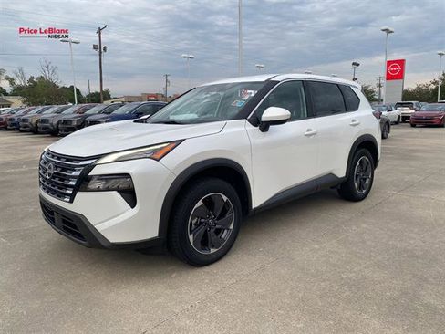 Used 2024 Nissan Rogue SV FWD image 3