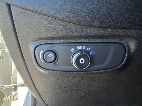 Used 2020 Chevrolet Equinox LS image 18