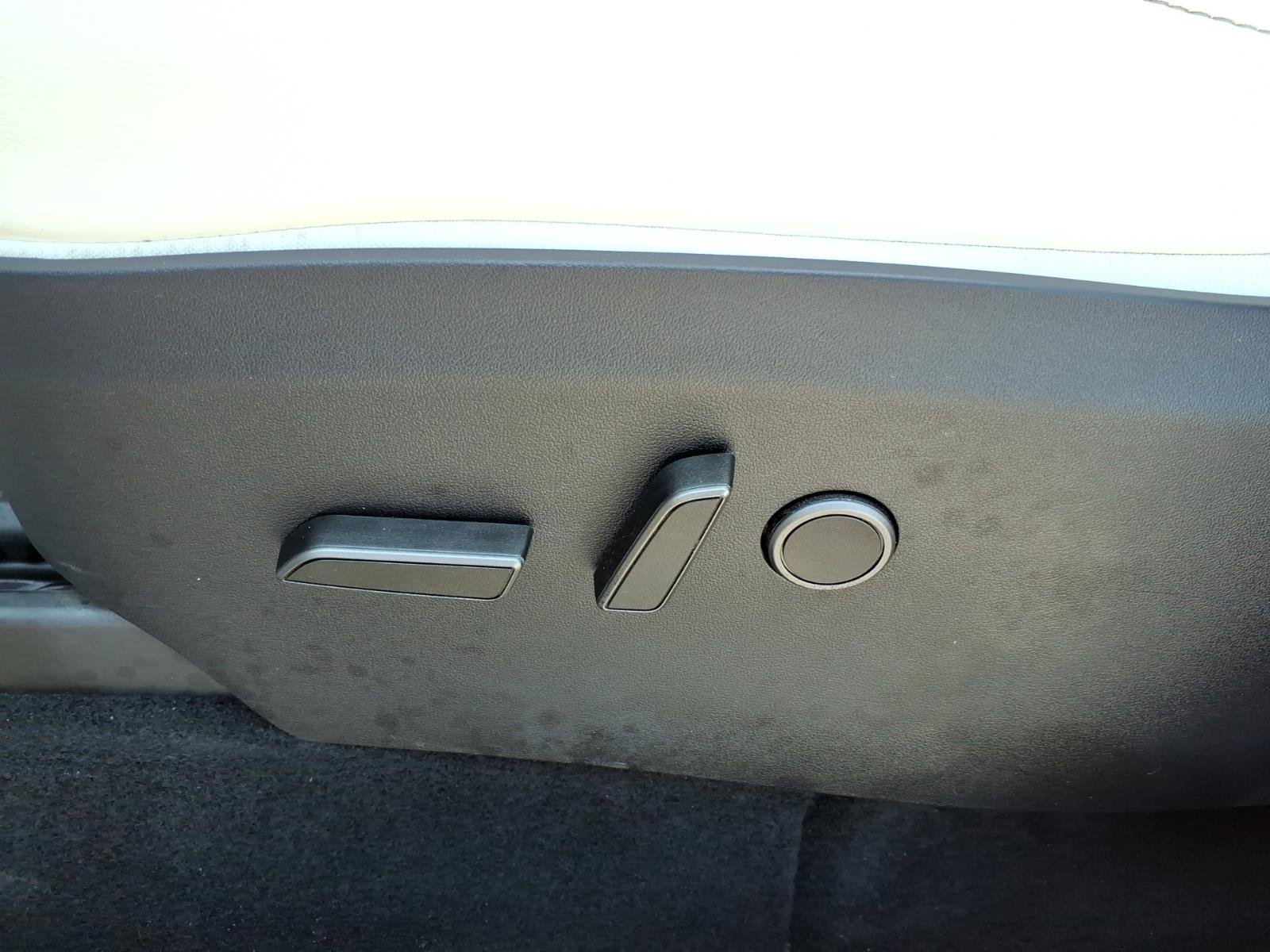 Used 2025 Tesla Model Y Long Range RWD image 23