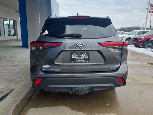 Used 2023 Toyota Highlander XLE AWD/4WD image 10