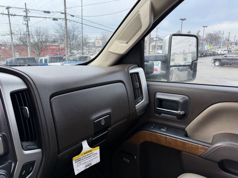 Used 2017 GMC Sierra 2500 SLT w/ Duramax Plus Package image 24