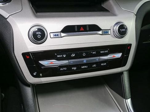 Used 2023 Ford Explorer XLT w/ Equipment Group 202A AWD/4WD image 26