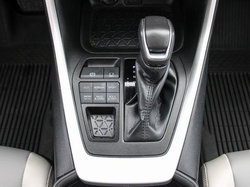 Used 2023 Toyota RAV4 XLE Premium image 20