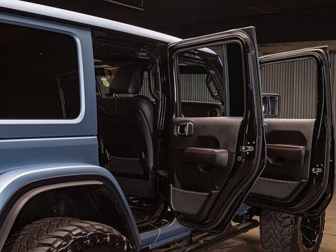 Used 2025 Jeep Wrangler Unlimited Rubicon AWD/4WD image 29