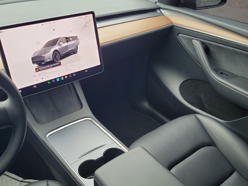 Used 2025 Tesla Model Y Performance AWD/4WD image 26