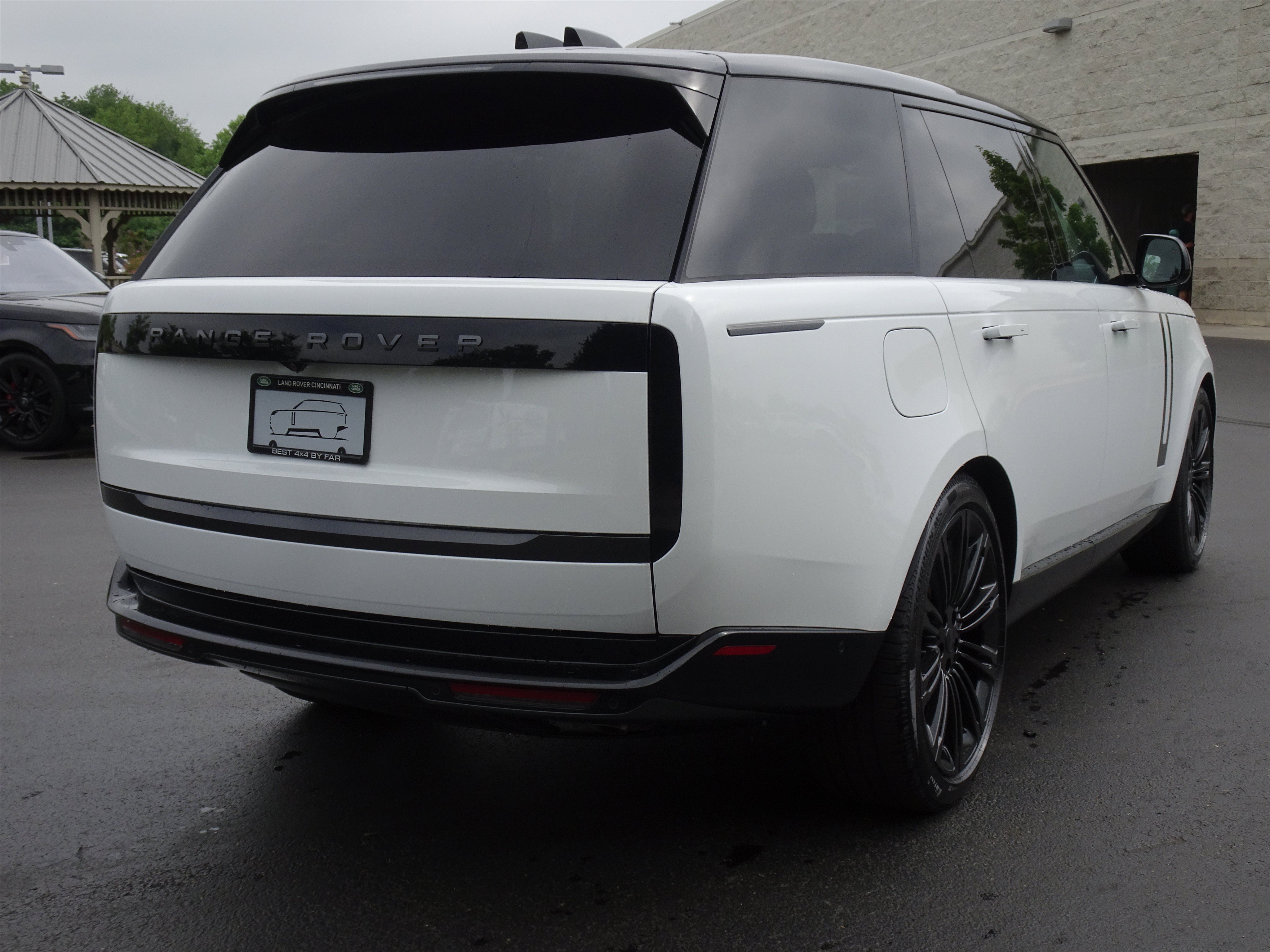 New 2026 Land Rover Range Rover Long Wheelbase SE AWD/4WD image 12