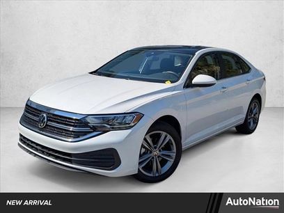 Used 2023 Volkswagen Jetta SE w/ Panoramic Sunroof Package