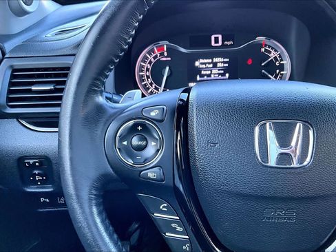 Used 2018 Honda Pilot Touring image 24