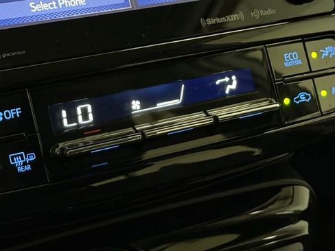 Used 2022 Toyota Prius Prime LE image 21