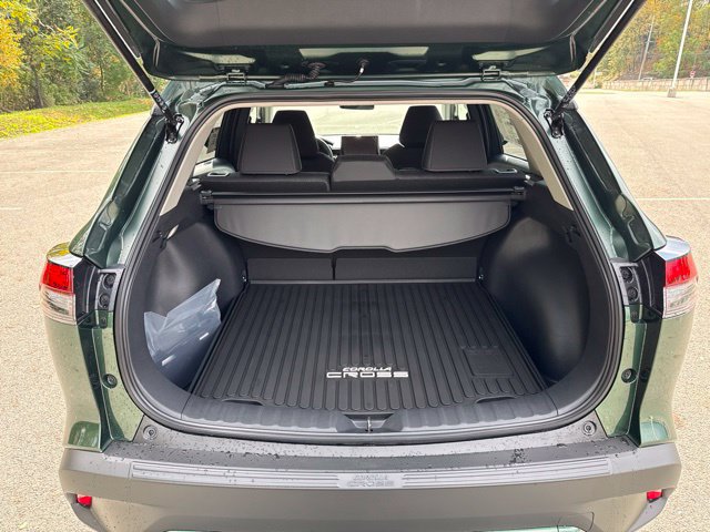 New 2026 Toyota Corolla Cross LE w/ Moonroof Package AWD/4WD image 5