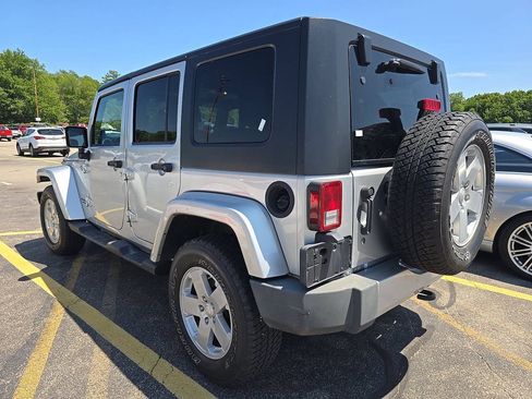 Used 2008 Jeep Wrangler Unlimited Sahara w/ Dual Top Group AWD/4WD image 2