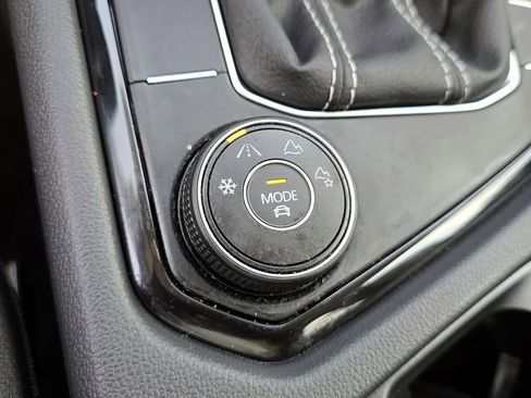 Used 2024 Volkswagen Taos SEL image 28