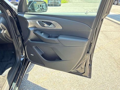 Used 2023 Chevrolet Traverse Premier AWD/4WD image 20