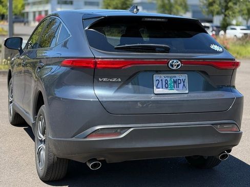 Used 2023 Toyota Venza LE AWD/4WD image 3