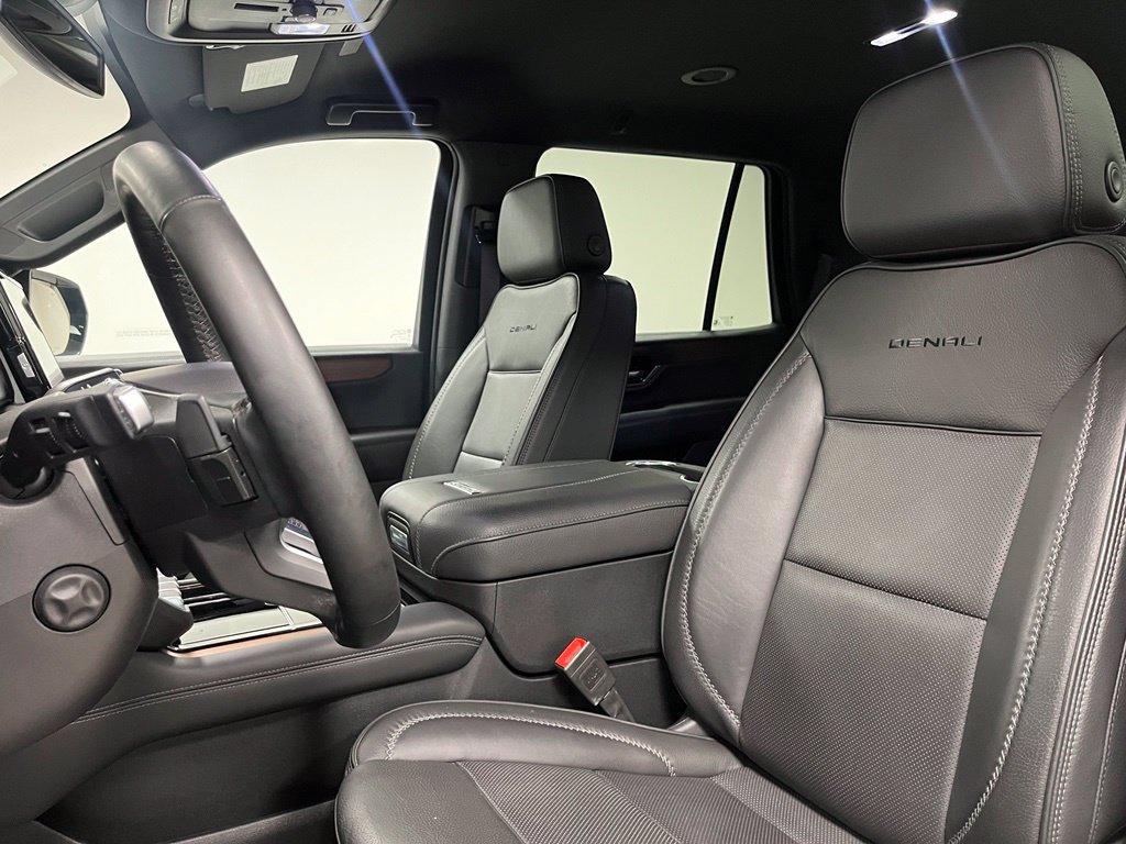 Used 2025 GMC Yukon Denali w/ LPO, Floor Liner Package AWD/4WD image 24