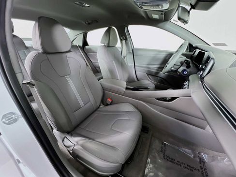 Certified 2024 Hyundai Elantra SE image 26