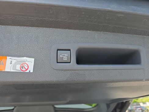 Certified 2025 Toyota Sienna XLE Woodland Edition AWD/4WD image 16