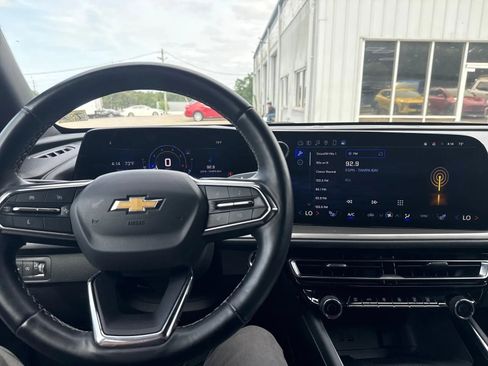 Used 2024 Chevrolet Traverse LT AWD/4WD image 23