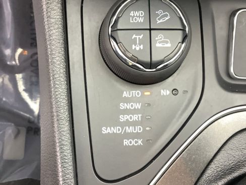 Used 2022 Jeep Cherokee Trailhawk w/ Sun & Sound Group image 19