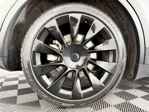 Used 2023 Tesla Model Y Long Range AWD/4WD image 23