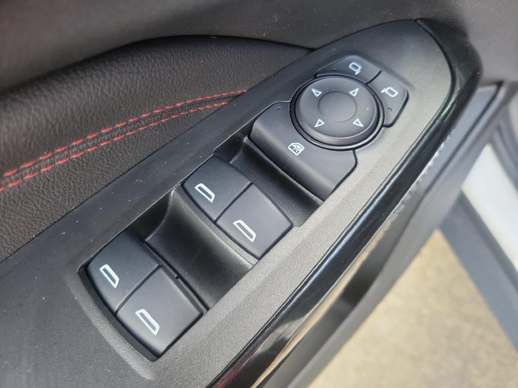 Used 2025 Chevrolet Trax RS w/ Sunroof Package FWD image 14
