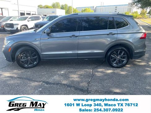 Used 2024 Volkswagen Tiguan SE w/ Panoramic Sunroof Package FWD image 8