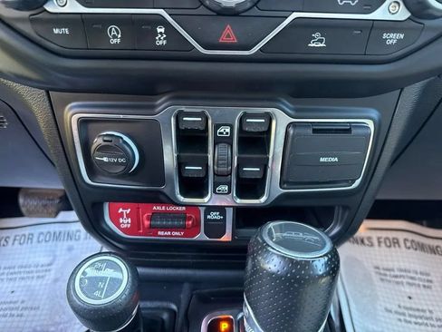 Used 2021 Jeep Gladiator Mojave AWD/4WD image 24