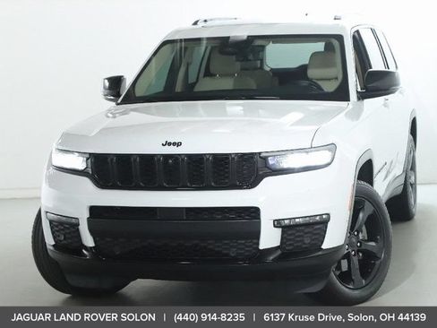 Used 2022 Jeep Grand Cherokee L Limited w/ Luxury Tech Group II AWD/4WD image 3