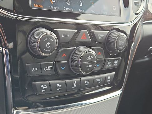 Used 2020 Jeep Grand Cherokee Summit image 17