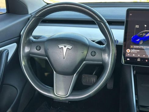 Used 2018 Tesla Model 3 Mid Range image 11