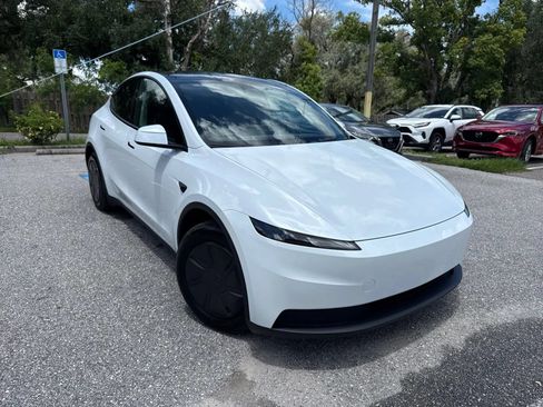 Used 2026 Tesla Model Y Long Range AWD/4WD image 4