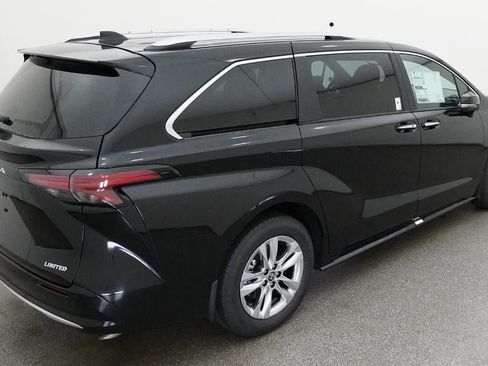 New 2026 Toyota Sienna Limited FWD image 9