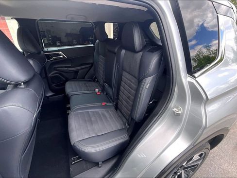 Used 2023 Mitsubishi Outlander SE AWD/4WD image 25