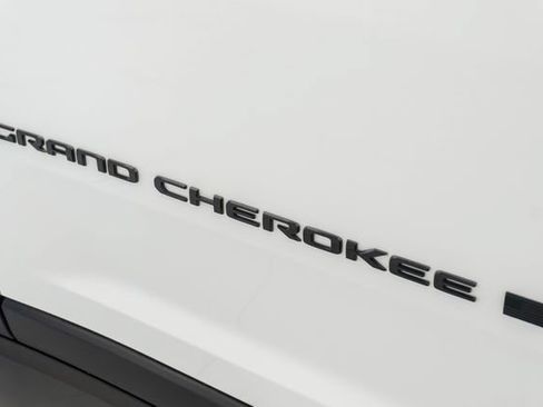 Used 2024 Jeep Grand Cherokee L Limited w/ Luxury Tech Group II RWD image 10