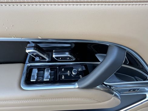 Used 2026 Land Rover Range Rover SE image 13