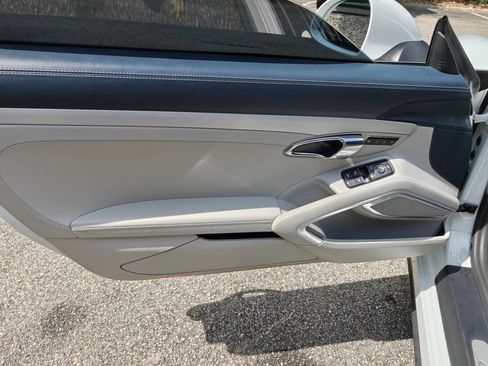 Used 2018 Porsche 911 Turbo w/ Light Design Package AWD/4WD image 19