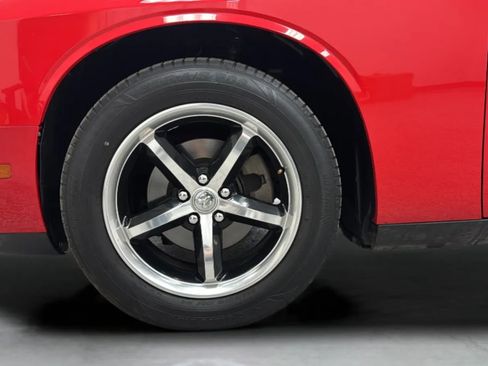 Used 2010 Dodge Challenger SE RWD image 29