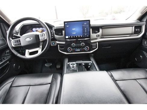 Used 2023 Ford Expedition XLT image 8