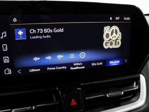 Used 2025 Chevrolet TrailBlazer LT FWD image 3