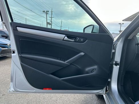 Used 2014 Volkswagen Passat 1.8T Wolfsburg Edition image 9