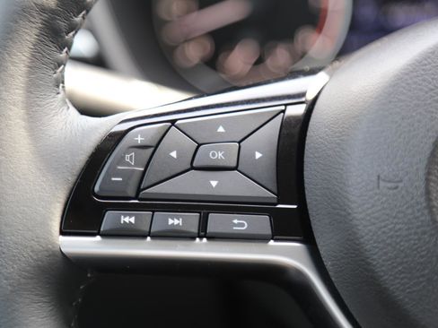 Used 2025 Nissan Altima 2.5 SL FWD image 9