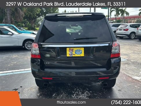 Used 2011 Land Rover LR2 HSE image 10