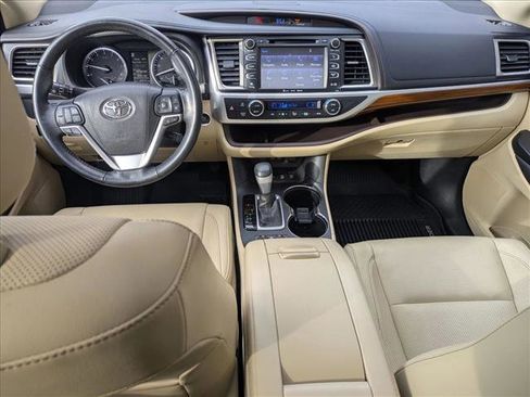 Used 2018 Toyota Highlander Limited image 21